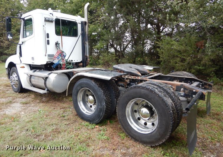 image for item DH2624 2005 Freightliner Columbia semi truck