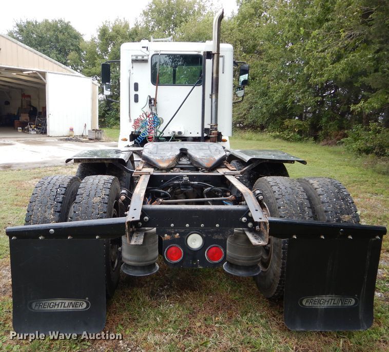 image for item DH2624 2005 Freightliner Columbia semi truck