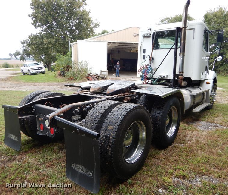 image for item DH2624 2005 Freightliner Columbia semi truck