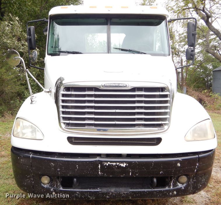image for item DH2624 2005 Freightliner Columbia semi truck