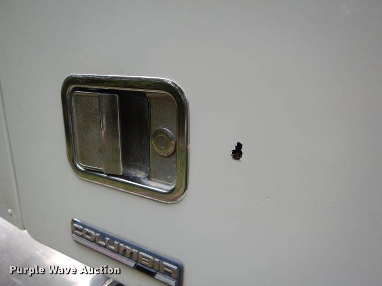 image for item DH2624 2005 Freightliner Columbia semi truck