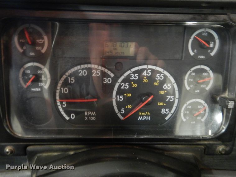 image for item DH2624 2005 Freightliner Columbia semi truck