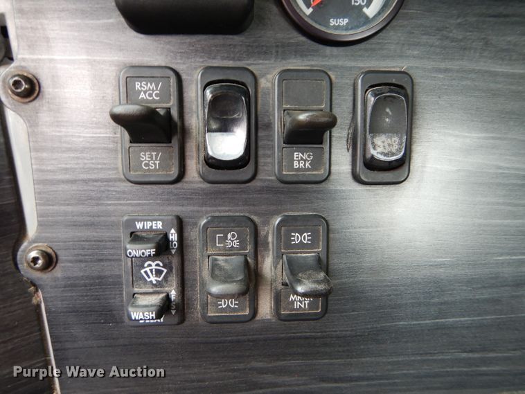 image for item DH2624 2005 Freightliner Columbia semi truck