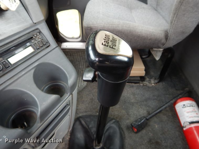 image for item DH2624 2005 Freightliner Columbia semi truck