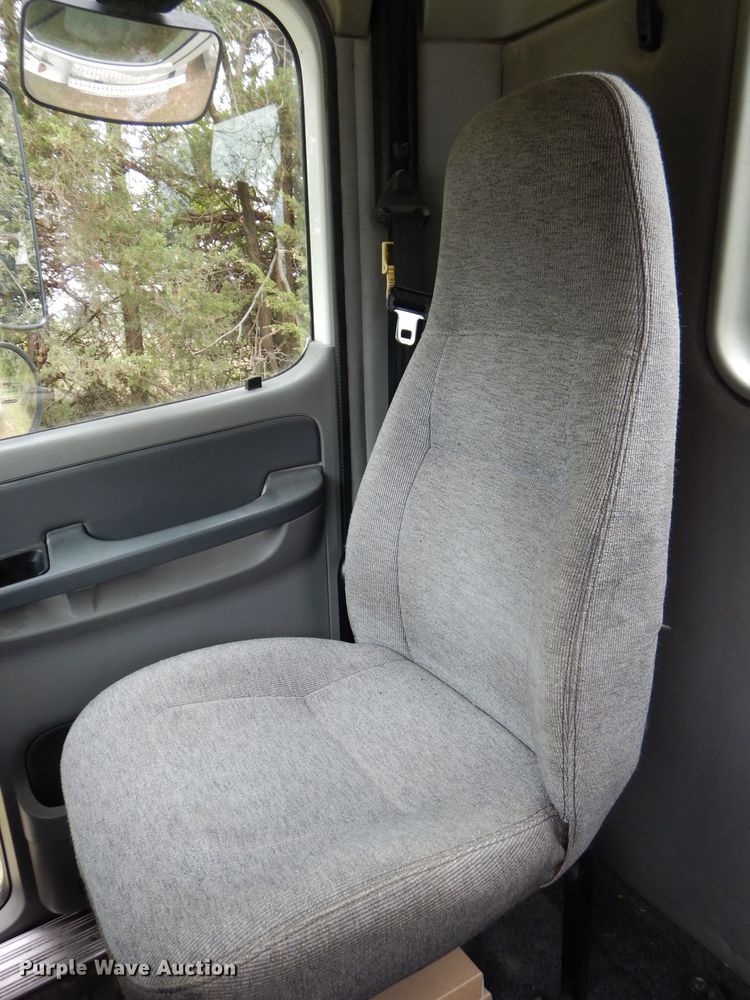 image for item DH2624 2005 Freightliner Columbia semi truck