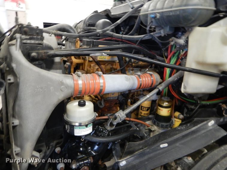 image for item DH2624 2005 Freightliner Columbia semi truck