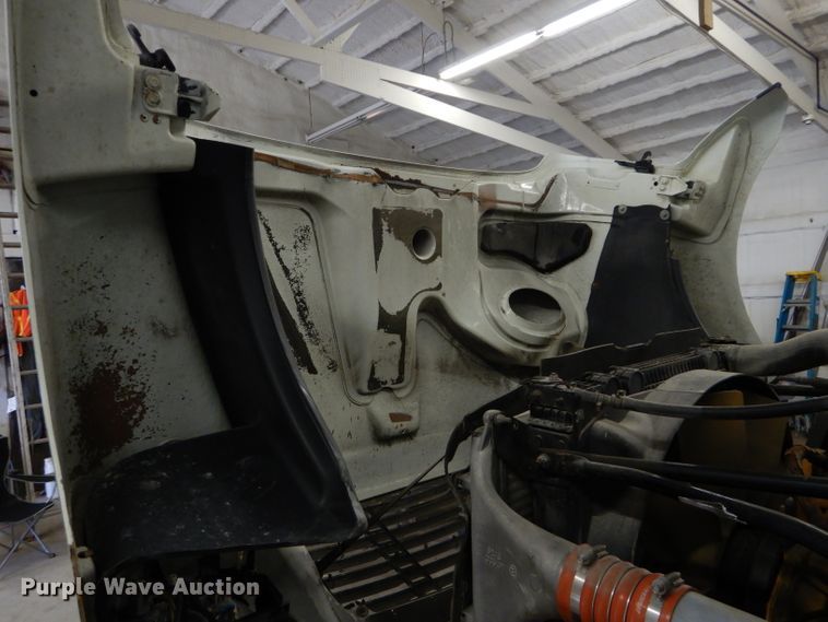 image for item DH2624 2005 Freightliner Columbia semi truck