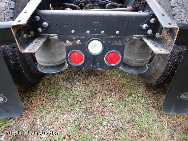 image for item DH2624 2005 Freightliner Columbia semi truck