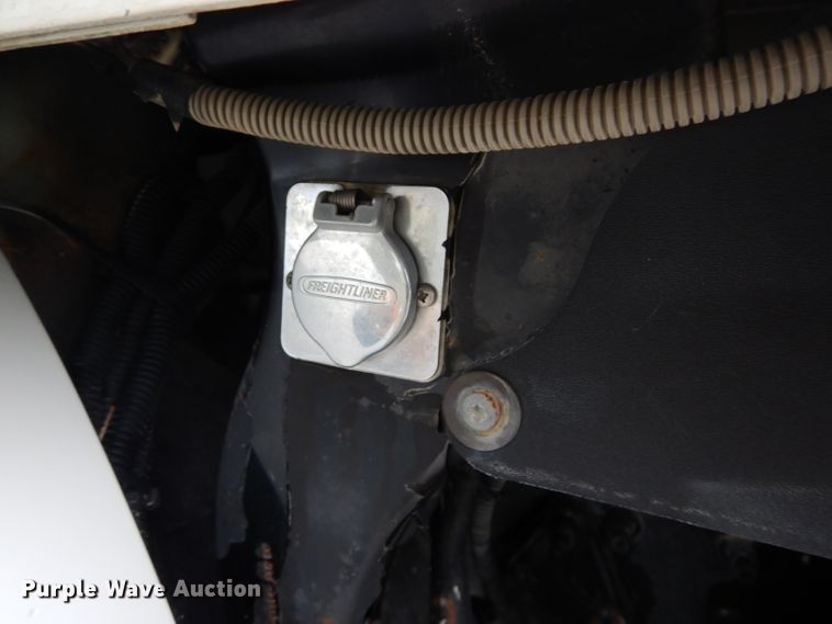 image for item DH2624 2005 Freightliner Columbia semi truck