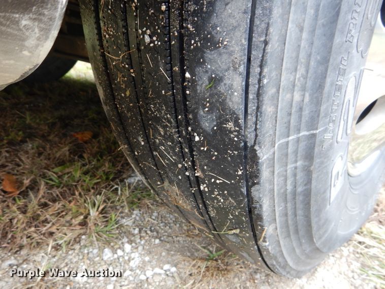 image for item DH2624 2005 Freightliner Columbia semi truck