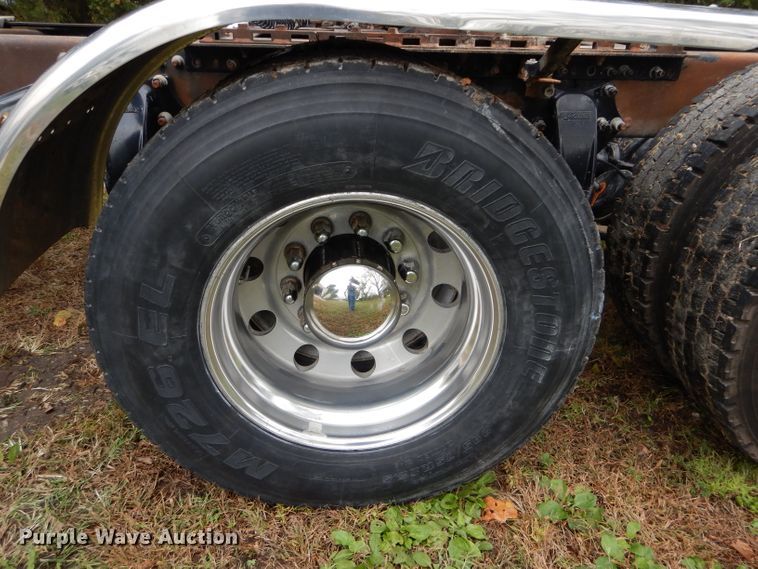 image for item DH2624 2005 Freightliner Columbia semi truck