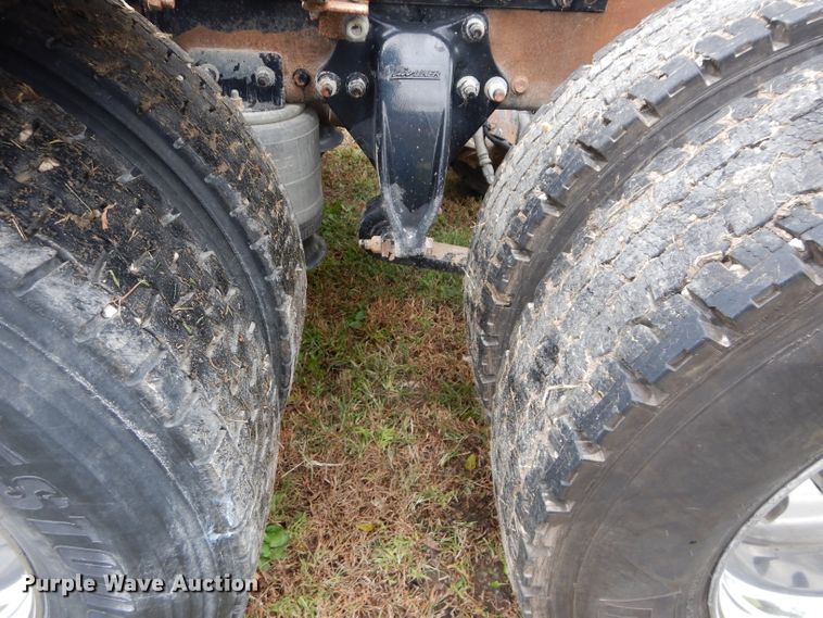 image for item DH2624 2005 Freightliner Columbia semi truck