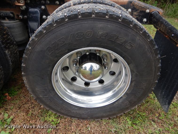 image for item DH2624 2005 Freightliner Columbia semi truck