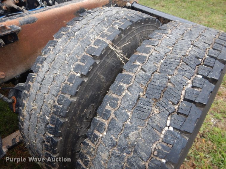 image for item DH2624 2005 Freightliner Columbia semi truck