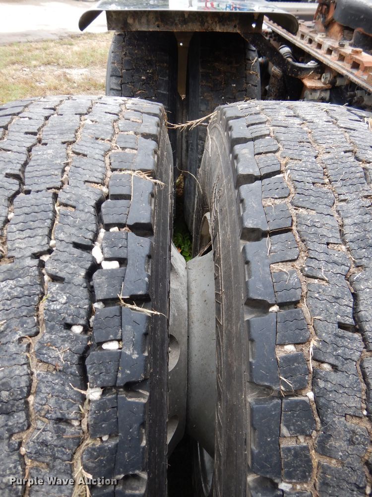 image for item DH2624 2005 Freightliner Columbia semi truck