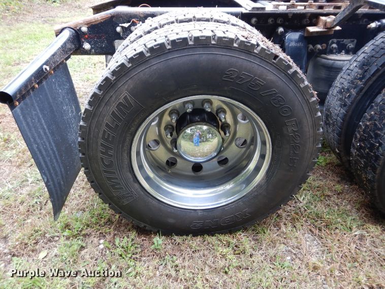 image for item DH2624 2005 Freightliner Columbia semi truck