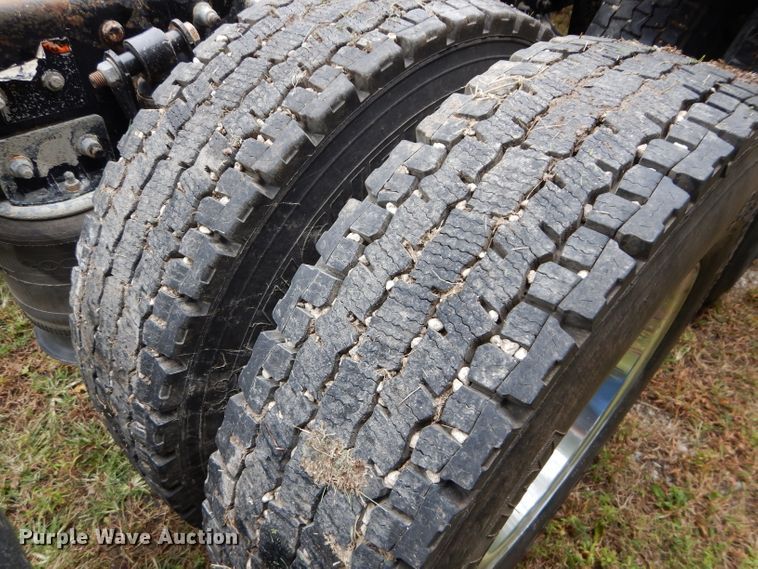 image for item DH2624 2005 Freightliner Columbia semi truck