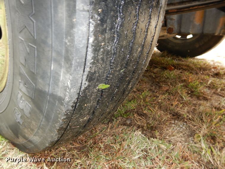 image for item DH2624 2005 Freightliner Columbia semi truck