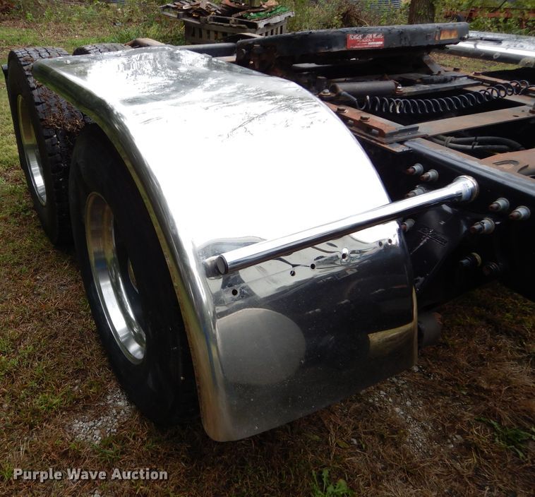 image for item DH2624 2005 Freightliner Columbia semi truck