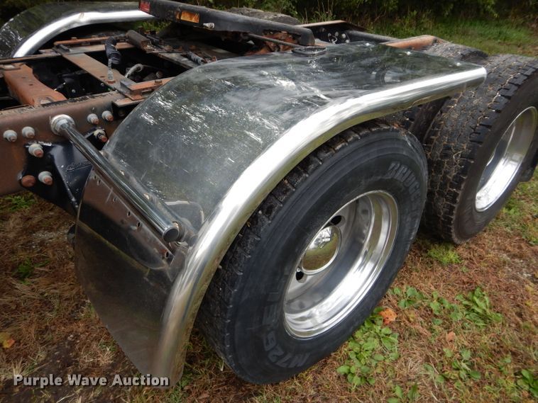 image for item DH2624 2005 Freightliner Columbia semi truck