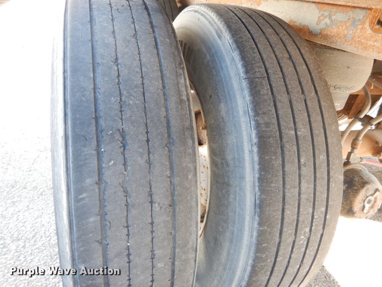 image for item DH6197 2005 Wabash dry van trailer