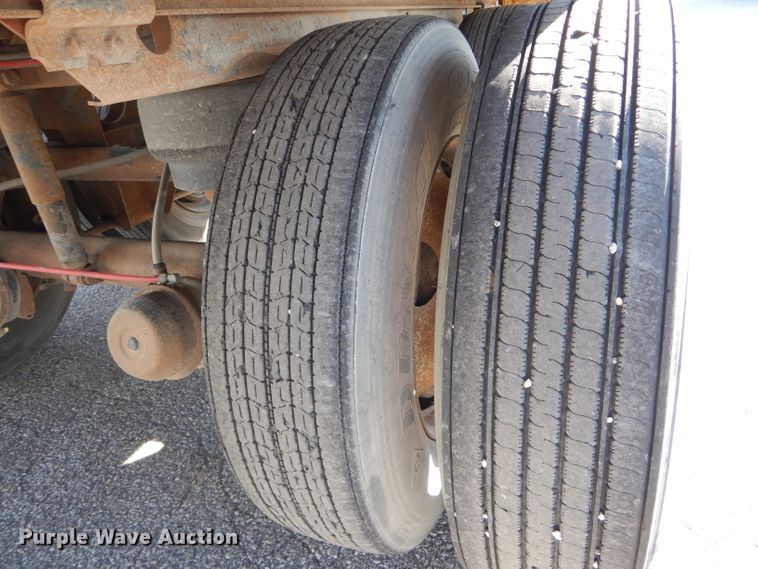 image for item DH6198 2005 Wabash dry van trailer