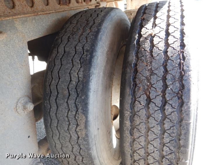 image for item DH6199 2005 Strick dry van trailer