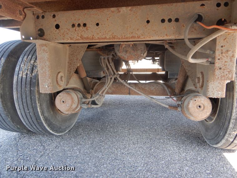 image for item DH6209 2005 Utility dry van trailer