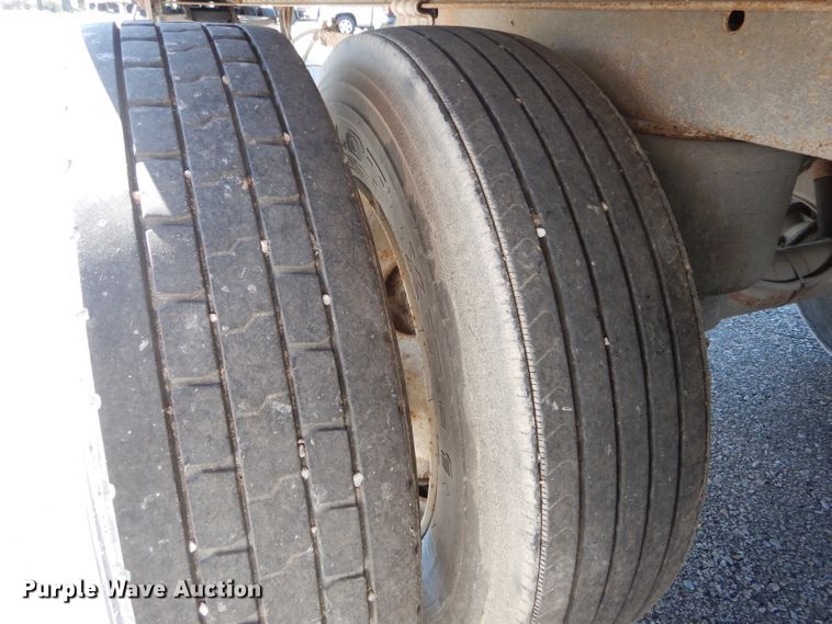 image for item DH6209 2005 Utility dry van trailer