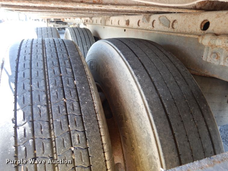 image for item DH6209 2005 Utility dry van trailer