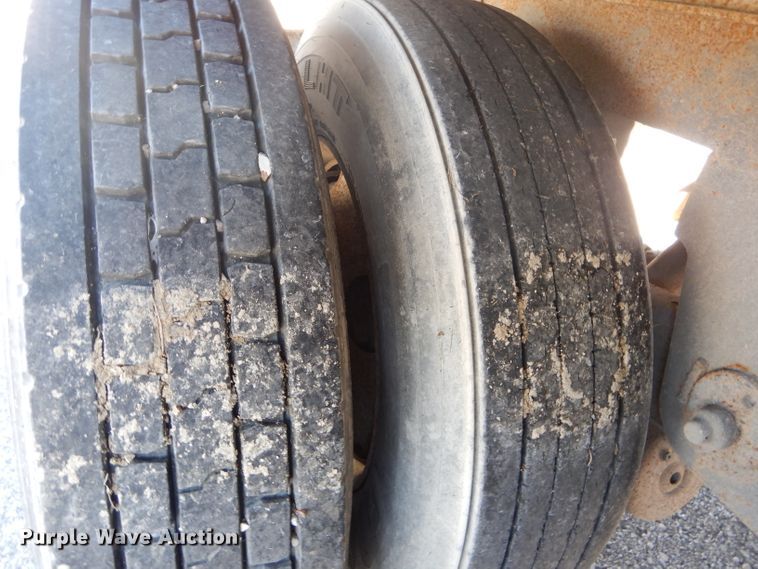 image for item DH6209 2005 Utility dry van trailer