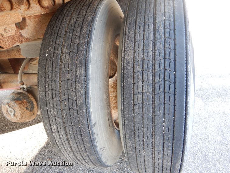 image for item DH6210 2005 Wabash dry van trailer