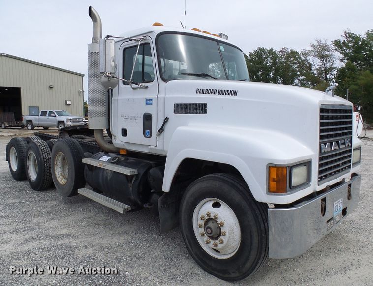image for item DI0694 1996 Mack CH613 semi truck
