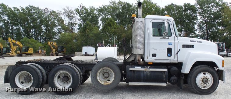 image for item DI0694 1996 Mack CH613 semi truck