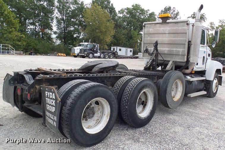 image for item DI0694 1996 Mack CH613 semi truck