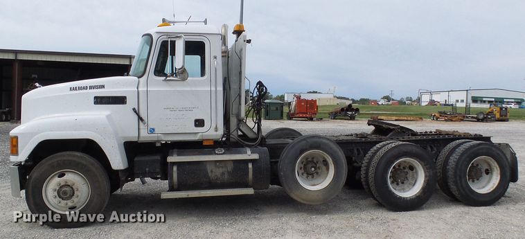 image for item DI0694 1996 Mack CH613 semi truck