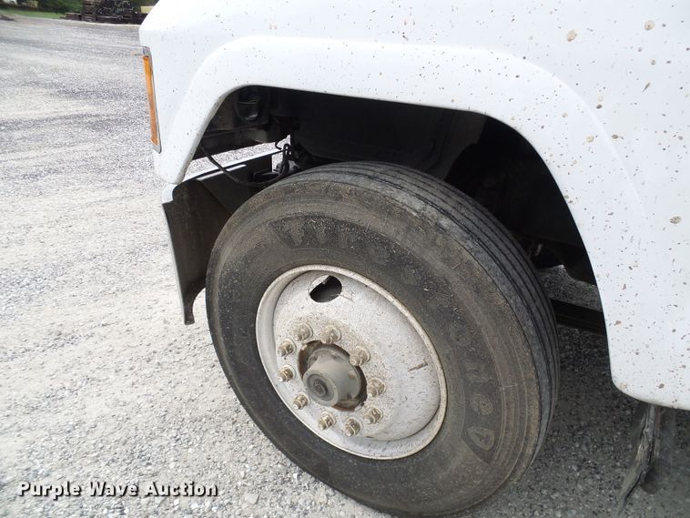 image for item DI0694 1996 Mack CH613 semi truck