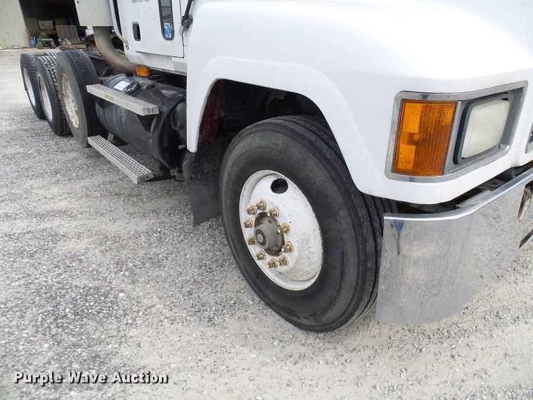 image for item DI0694 1996 Mack CH613 semi truck
