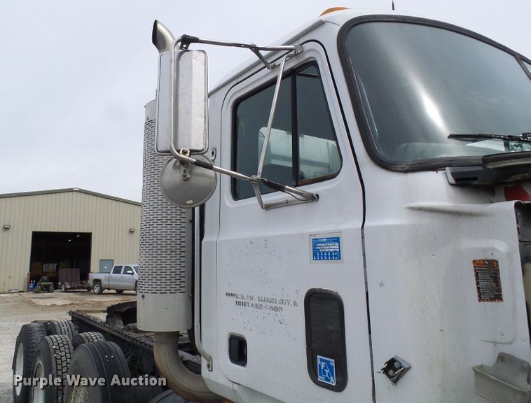 image for item DI0694 1996 Mack CH613 semi truck