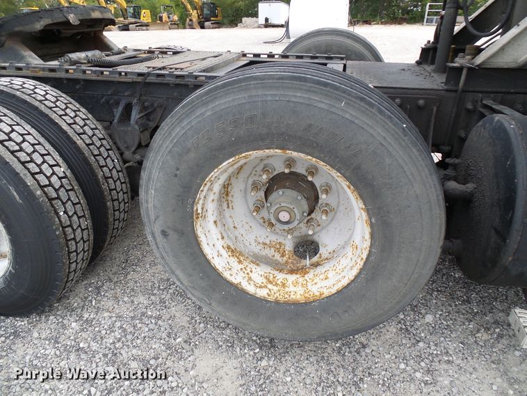 image for item DI0694 1996 Mack CH613 semi truck