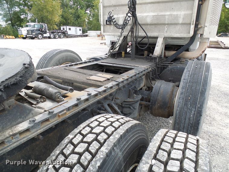 image for item DI0694 1996 Mack CH613 semi truck