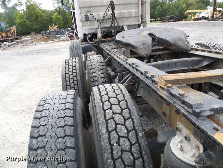 image for item DI0694 1996 Mack CH613 semi truck