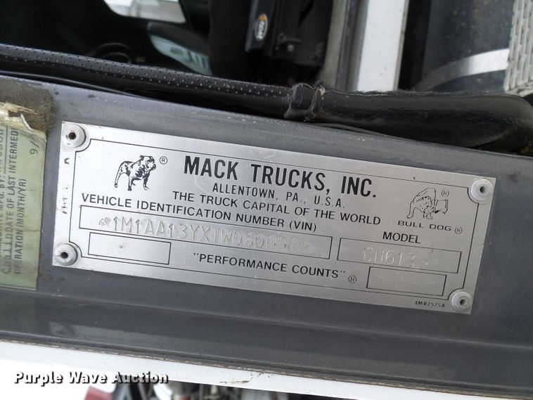 image for item DI0694 1996 Mack CH613 semi truck