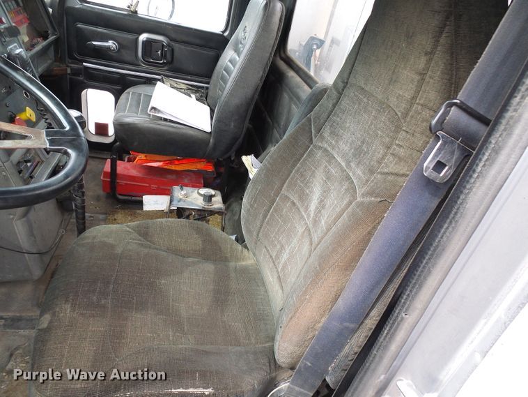 image for item DI0694 1996 Mack CH613 semi truck