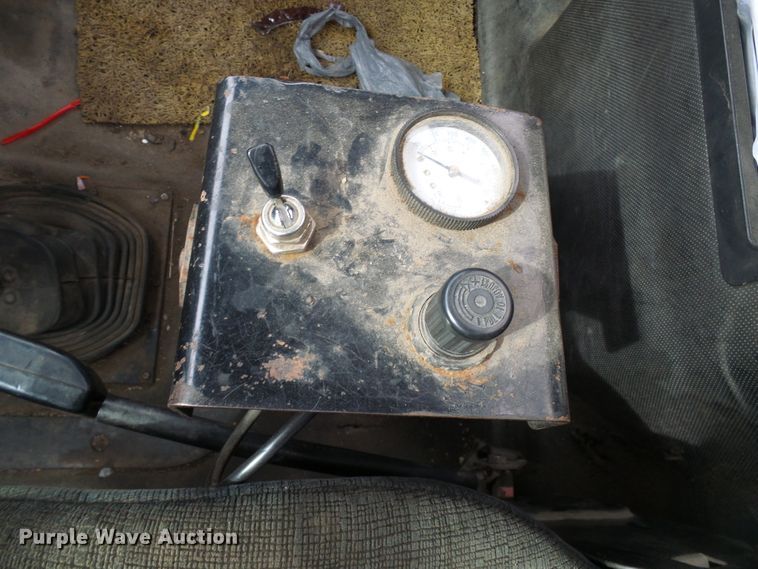 image for item DI0694 1996 Mack CH613 semi truck