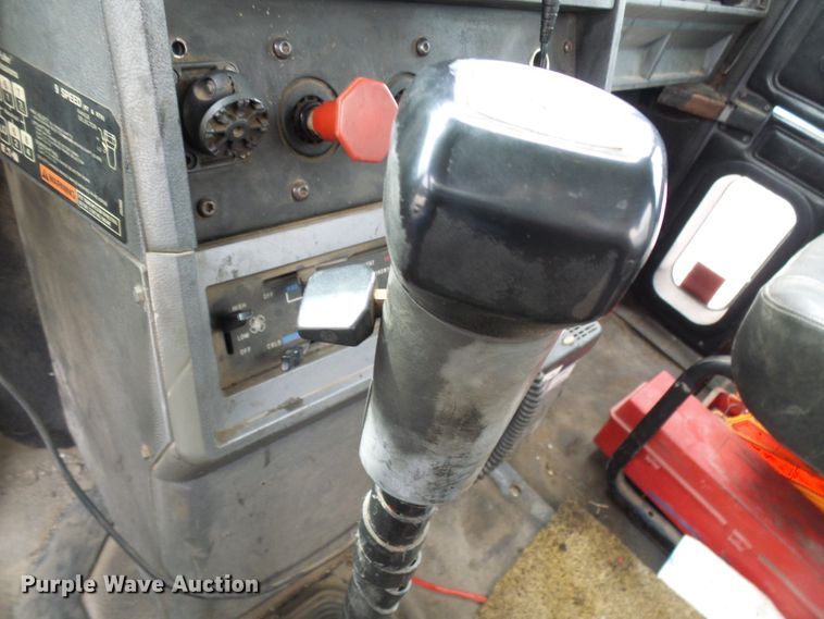 image for item DI0694 1996 Mack CH613 semi truck