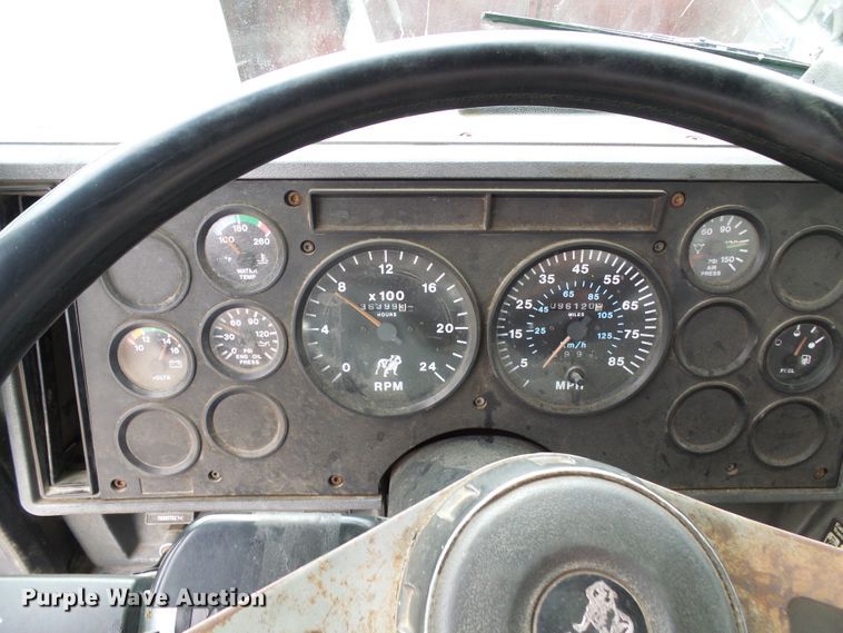 image for item DI0694 1996 Mack CH613 semi truck