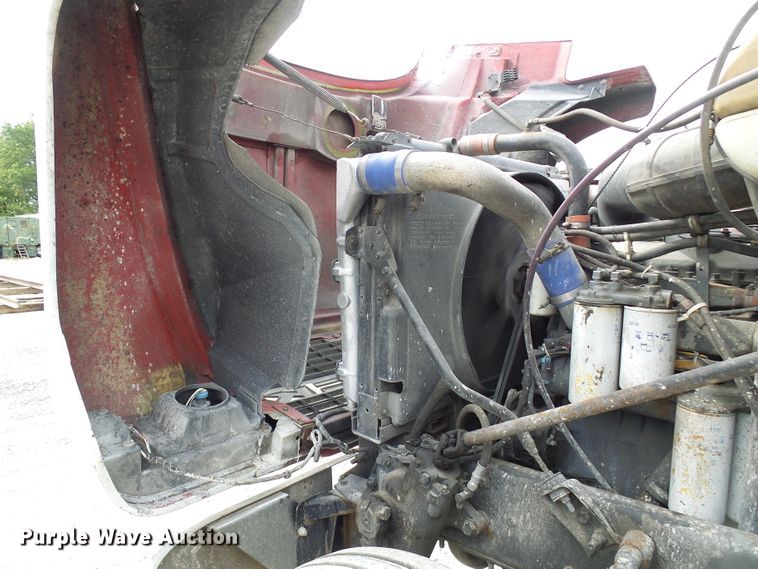 image for item DI0694 1996 Mack CH613 semi truck