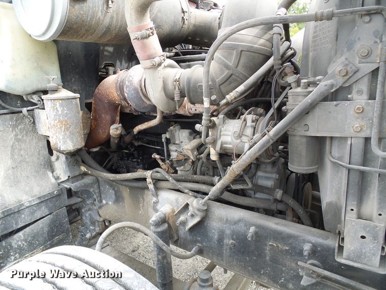 image for item DI0694 1996 Mack CH613 semi truck