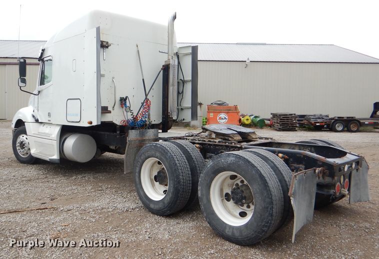 image for item DI2556 2005 Freightliner Columbia 120 semi truck